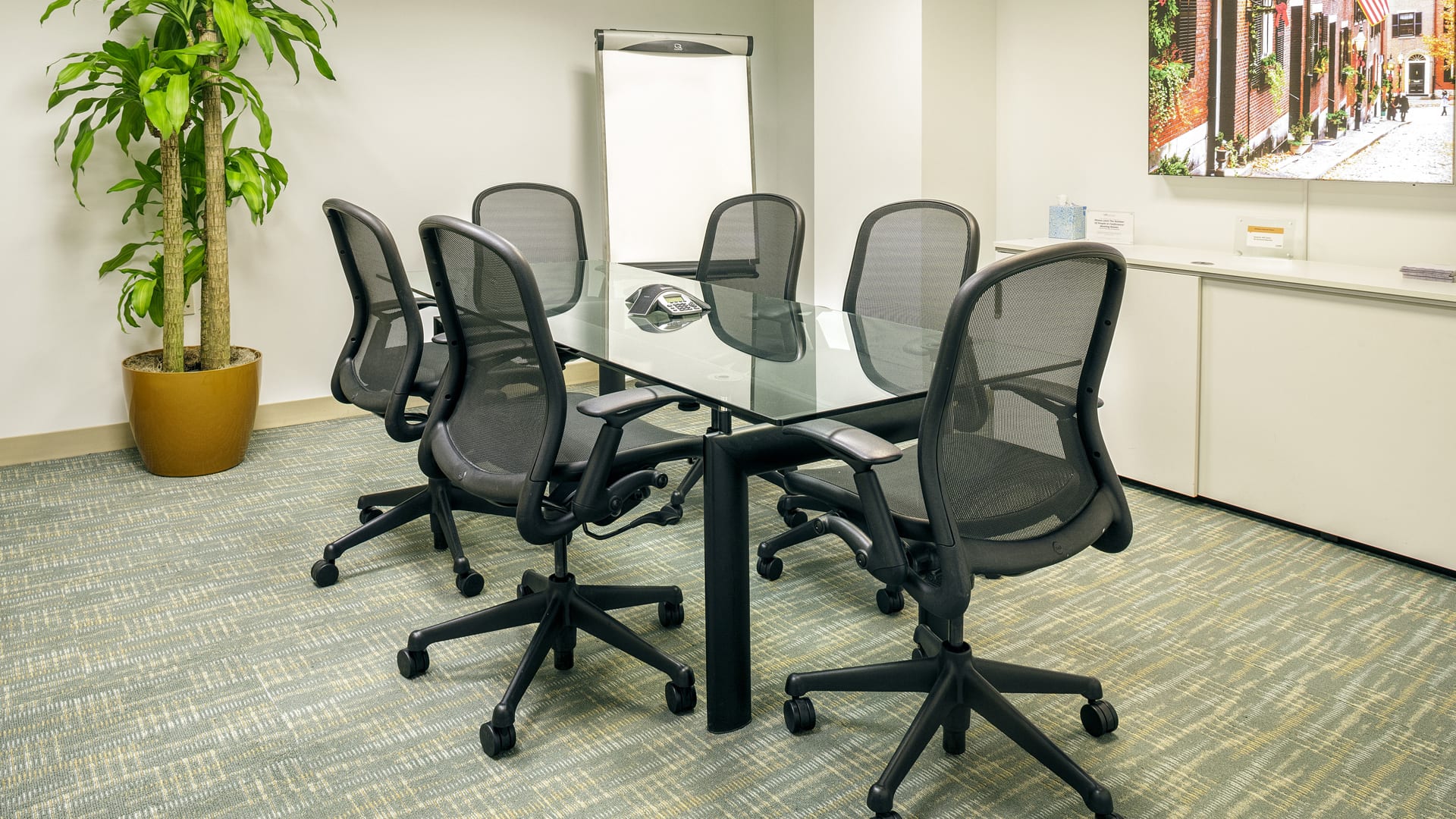 Small meeting room at Carr Workplaces Boston location