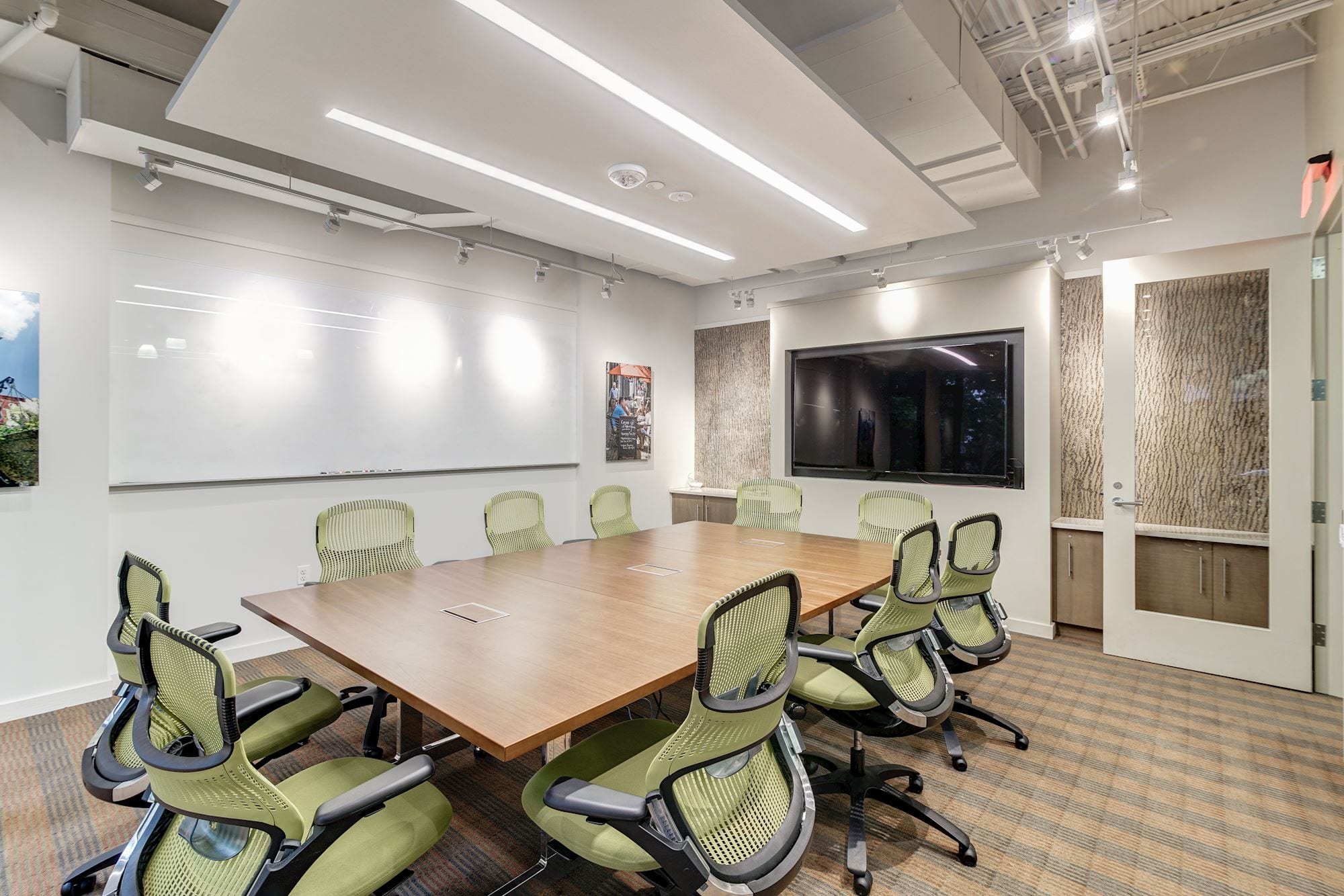 Small meeting space at Carr Workplaces Waterman Place location